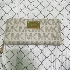 Michael Kors Vanilla Large Wallet